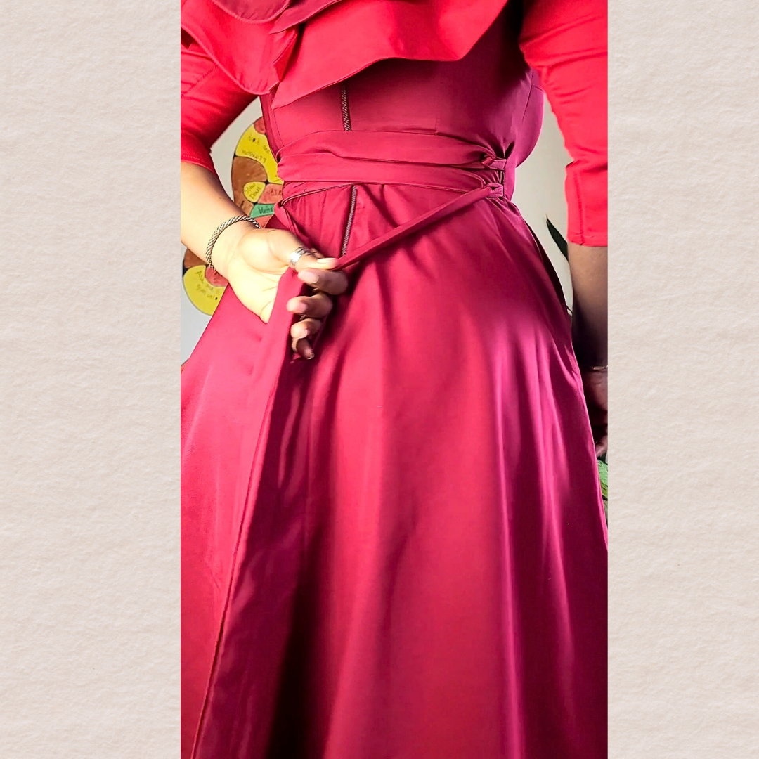 .Tope Cape Dress